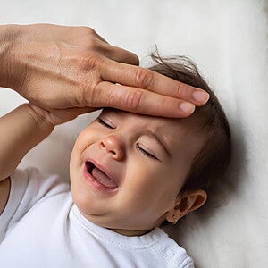 釐清幼兒無症狀反覆發燒原因!11種可能讓幼兒發燒的病症一次看 釐清幼兒無症狀反覆發燒原因!11種可能讓幼兒發燒的病症一次看